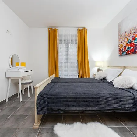 Apartament Lovely In With Wifi Zadar